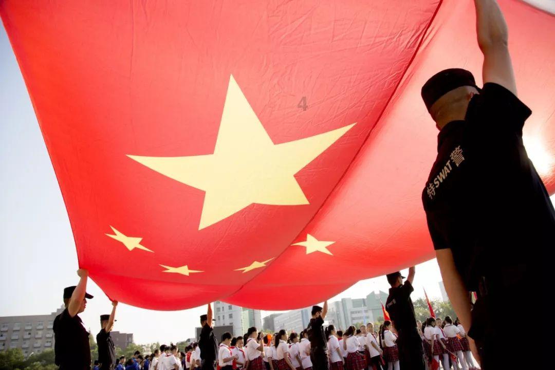 大多数的小型车都采用麦弗逊悬挂，这种悬挂有哪些优缺点呢？游戏画面